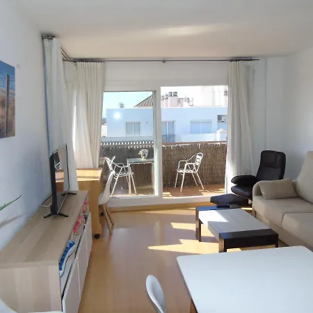Avec Attico Et Piscine Apartament *