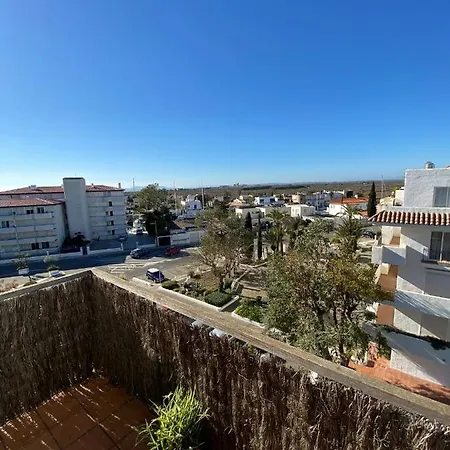 Avec Attico Et Piscine Apartament *
